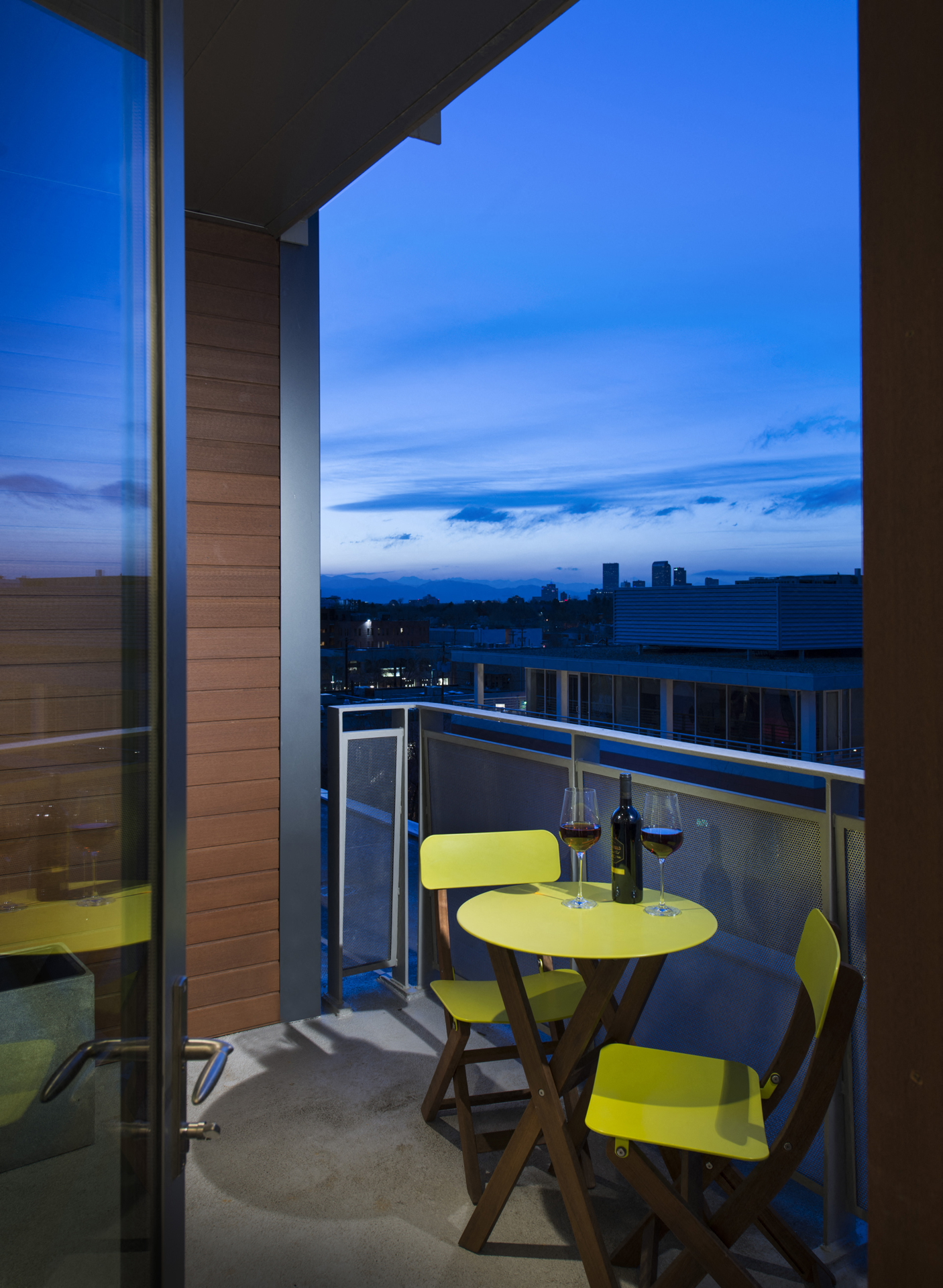http://cdn.rentcafe.com/dmslivecafe/2/101598/Aspen-Vail Deck.jpg